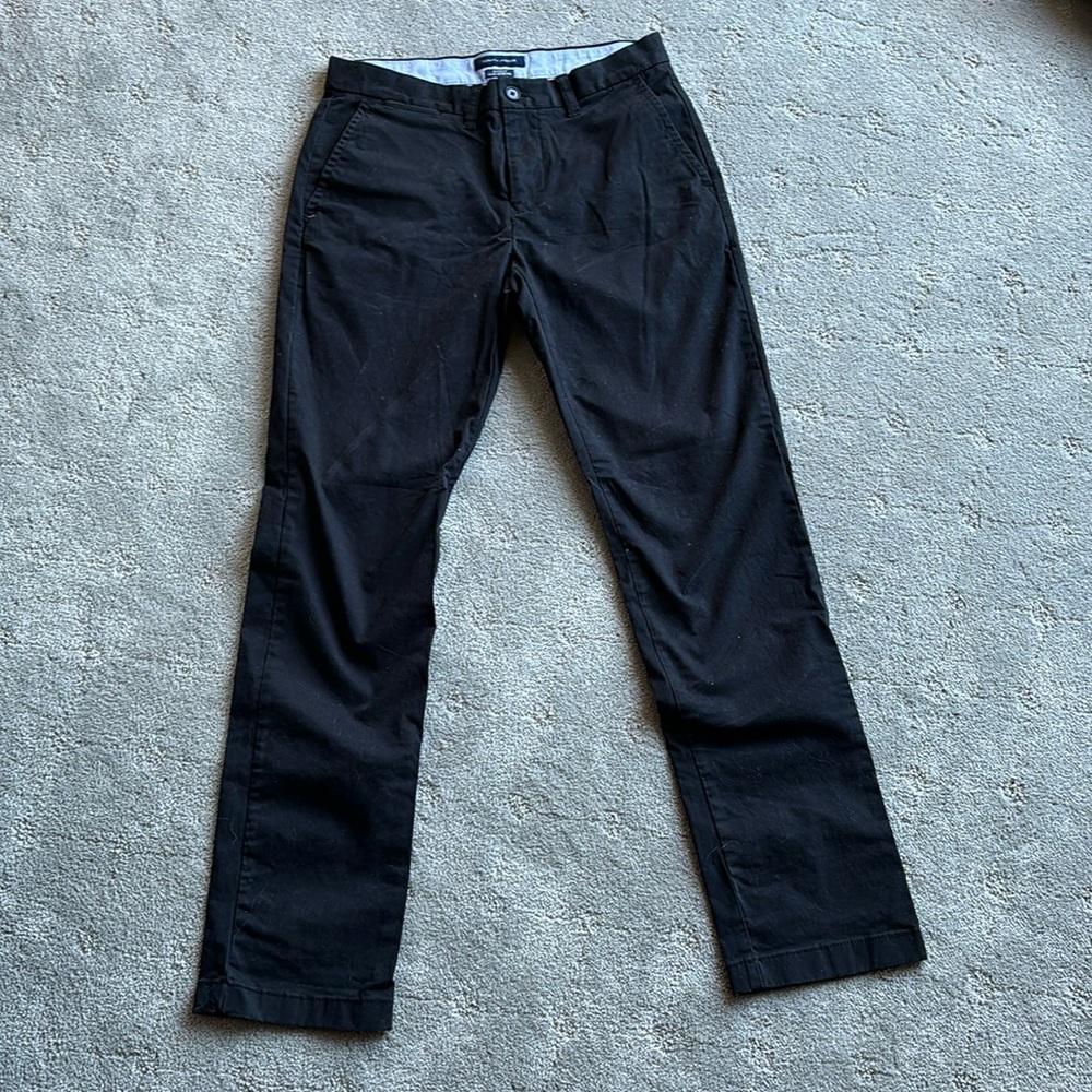 Tommy Hilfiger custom fit khaki dark navy size 30x32